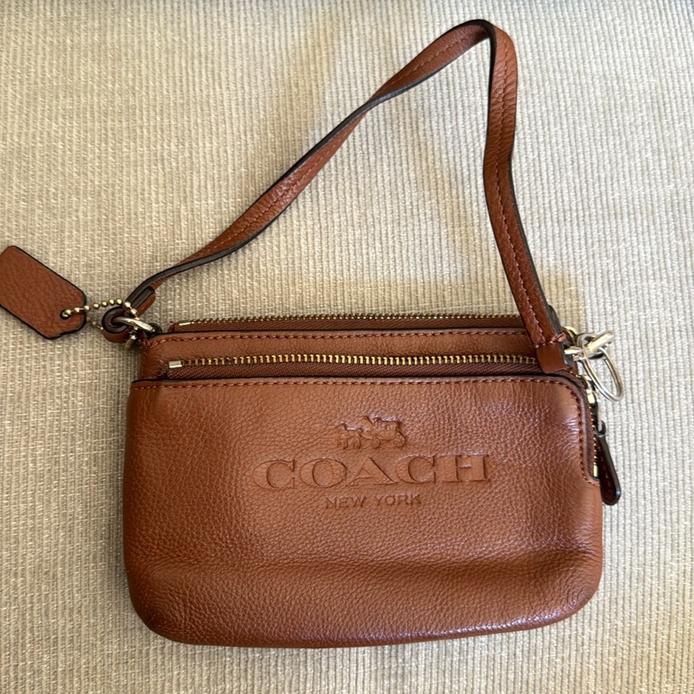 COACH PEBBLE LEATHER DOUBLE CORNER ZIP WRISTLET (COACH F52556)